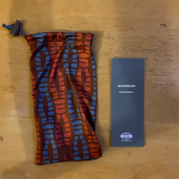 Fossil “what vintage are you” sunglass cases - Picture 3 of 6